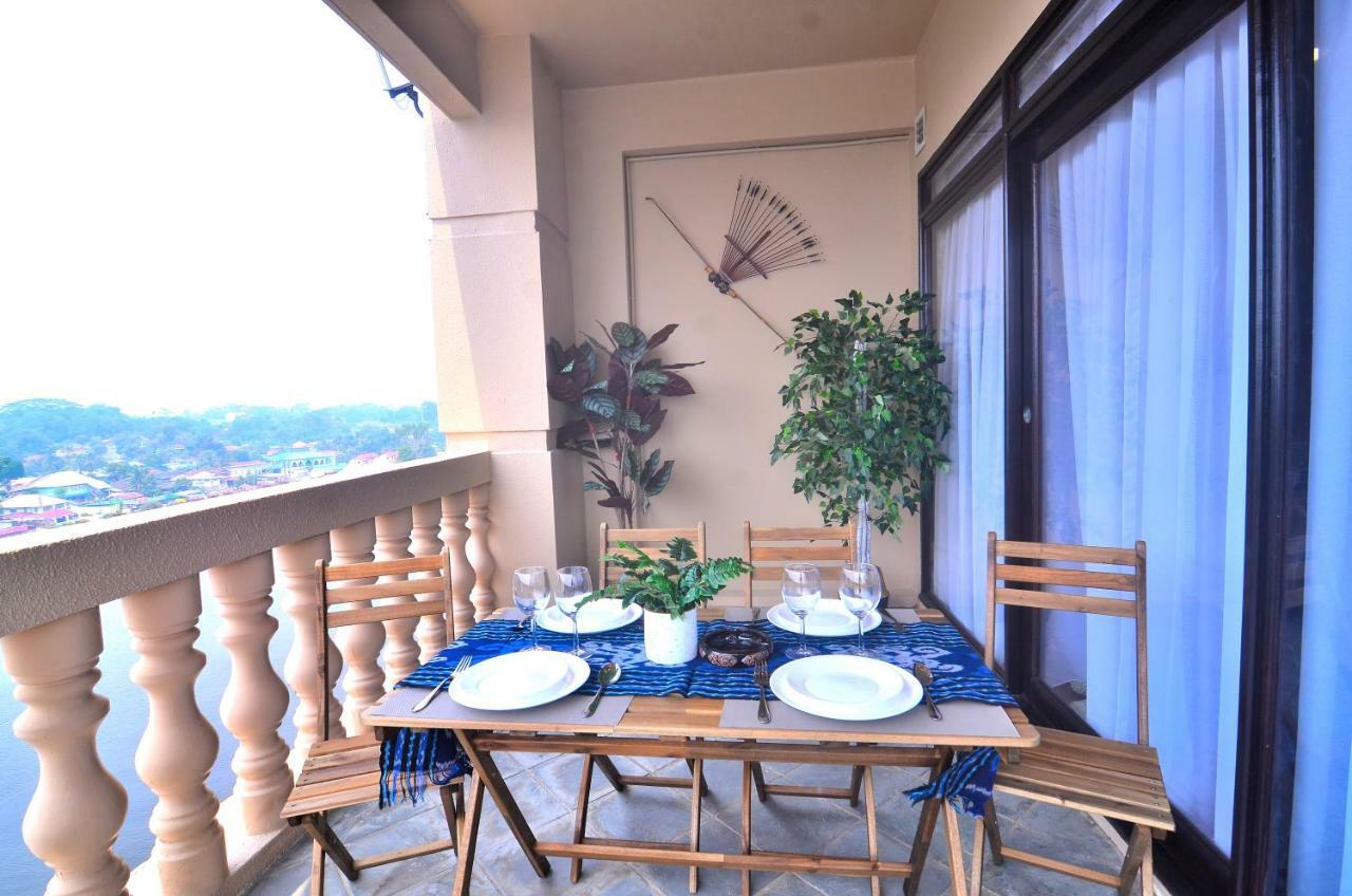 New Riverbank Suites - Waterfront Kuching City Exteriör bild