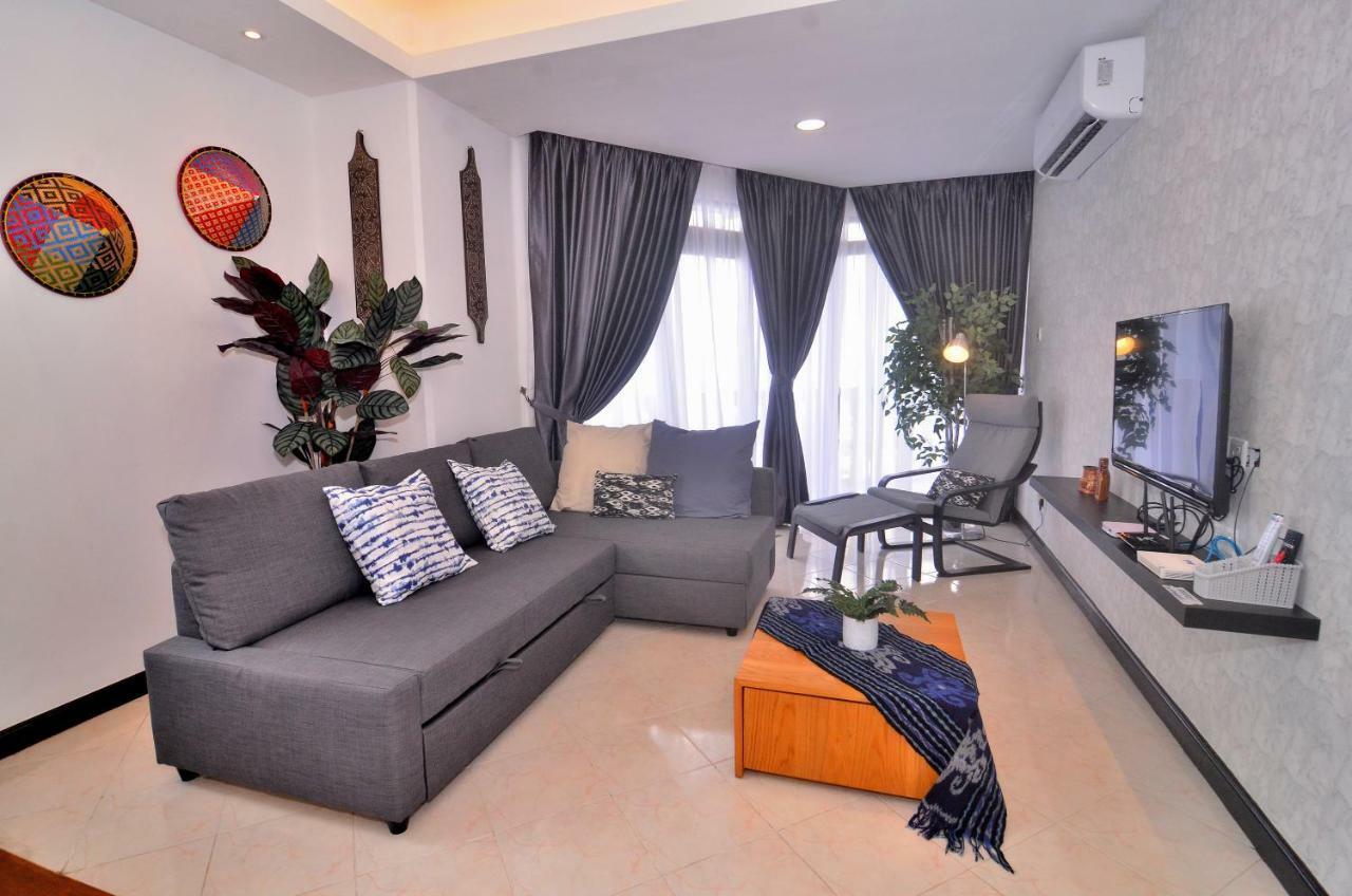 New Riverbank Suites - Waterfront Kuching City Exteriör bild